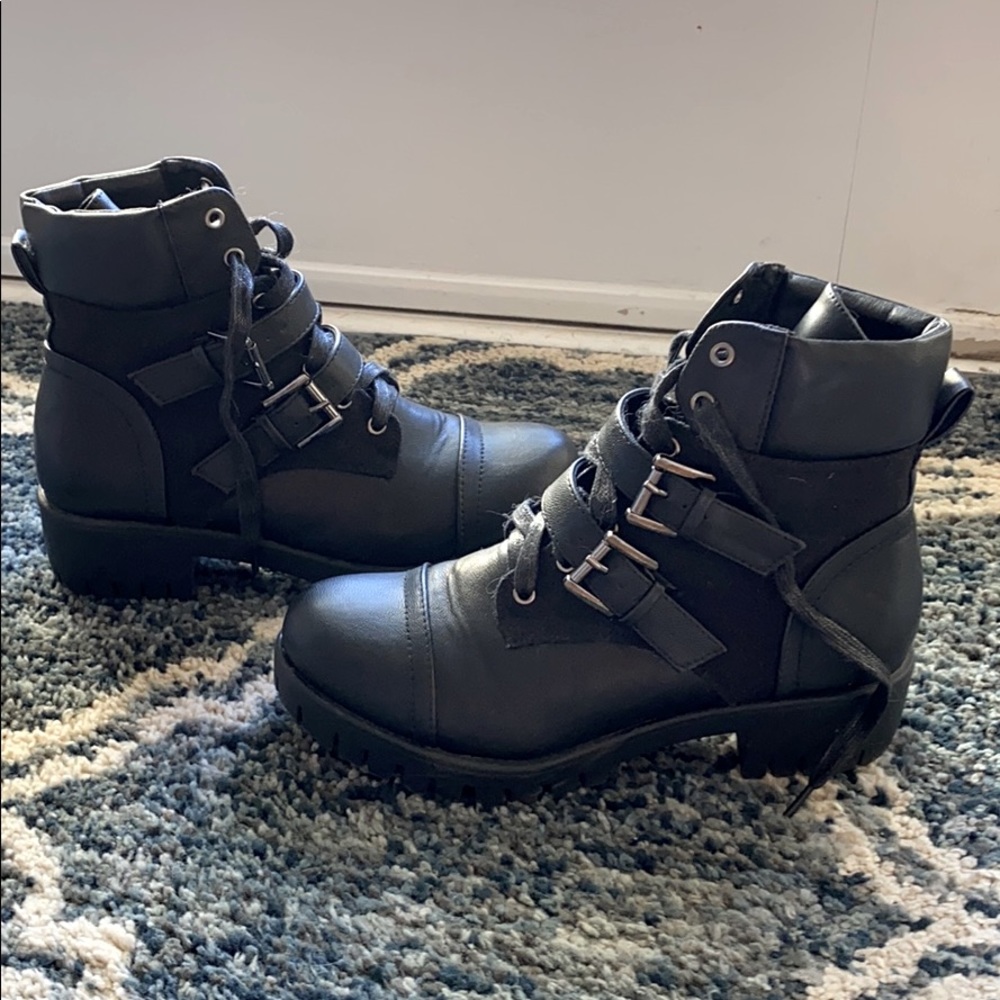 Combat boots (never worn)